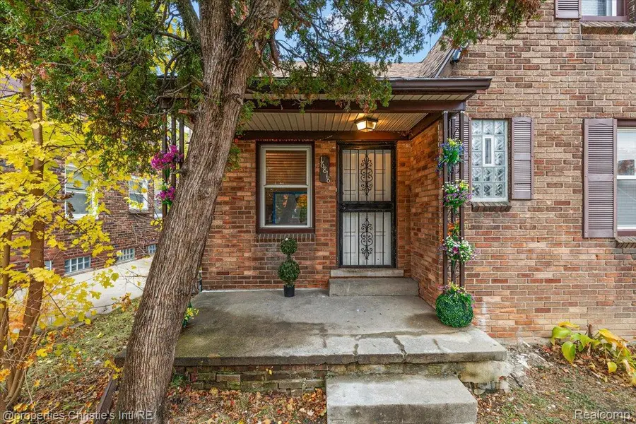 16818 Gilchrist Street, Detroit, MI 48235 - Image #2