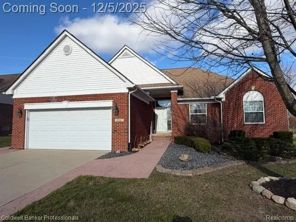 8261 Prestwick Lane, Washington, MI 48095