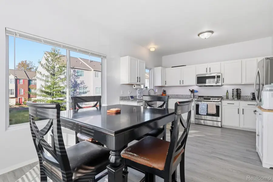 36123 Dominion Circle, Sterling Heights, MI 48310 - Image #2