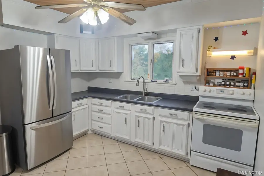 3186 E Grand Blanc Road, Grand Blanc Charter Township, MI 48439 - Image #2