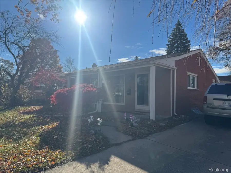 32075 Saint Annes Drive, Warren, MI 48092 - Image #3