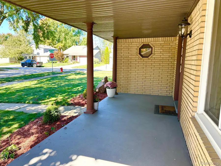 24888 Apple Crest Drive, Novi, MI 48375 - Image #3