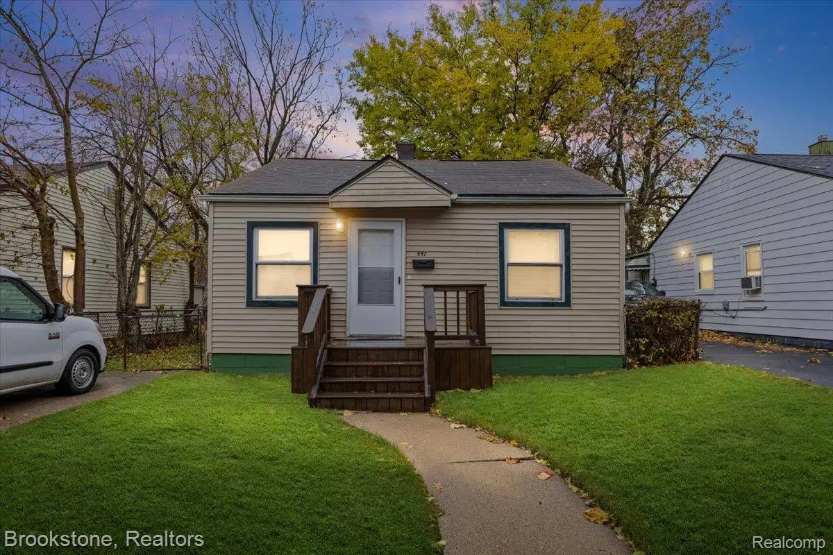 587 Nevada Avenue, Pontiac, MI 48341 - Image #1