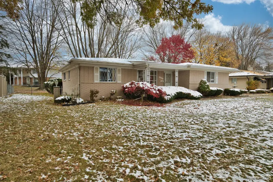 32845 Northampton Drive, Warren, MI 48093 - Image #2