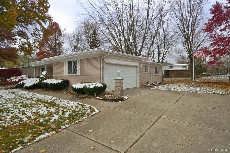 32845 Northampton Drive, Warren, MI 48093 - Image #3