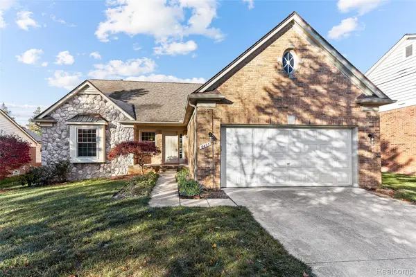 6425 Southpointe Drive, Troy, MI 48085