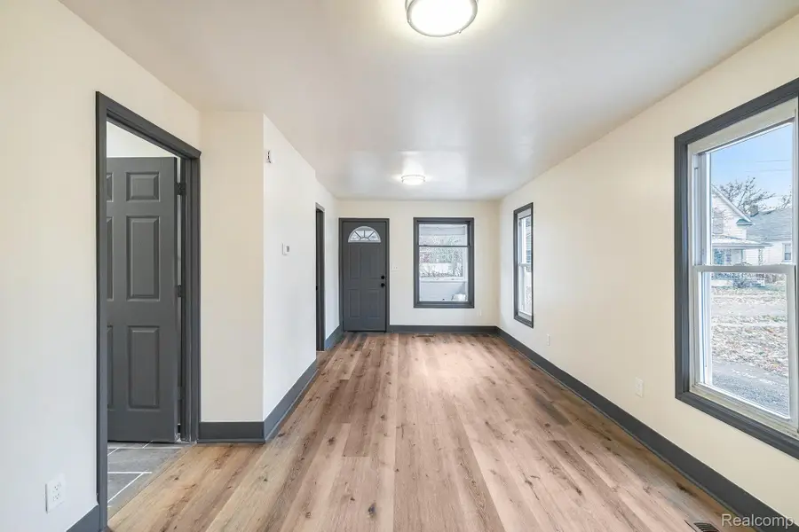 1379 Washington Avenue, Flint, MI 48503 - Image #2