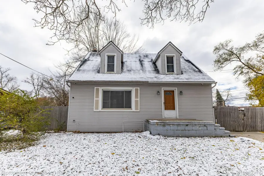 8056 Dawn Drive, Sterling Heights, MI 48314 - Image #2