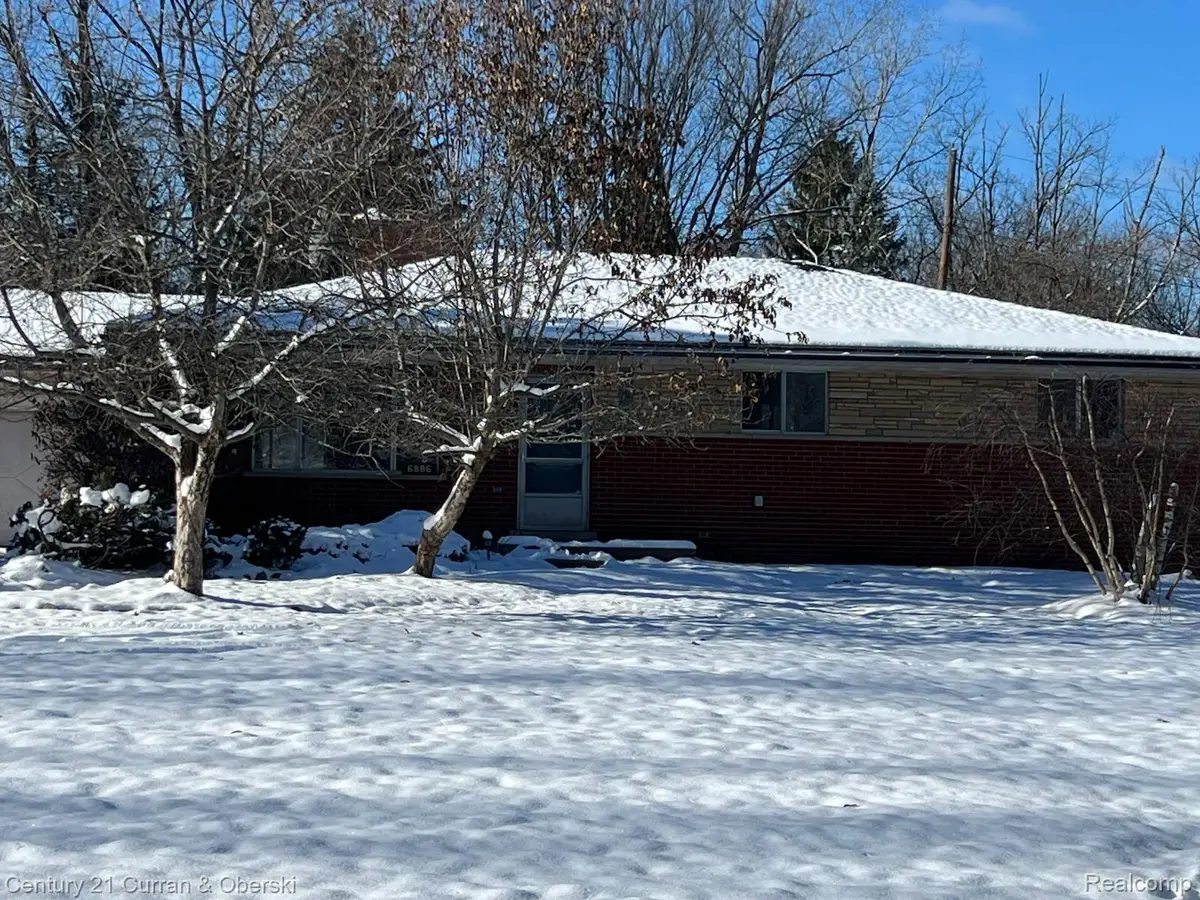 6886 E Nashway, West Bloomfield, MI 48322 - Image #1