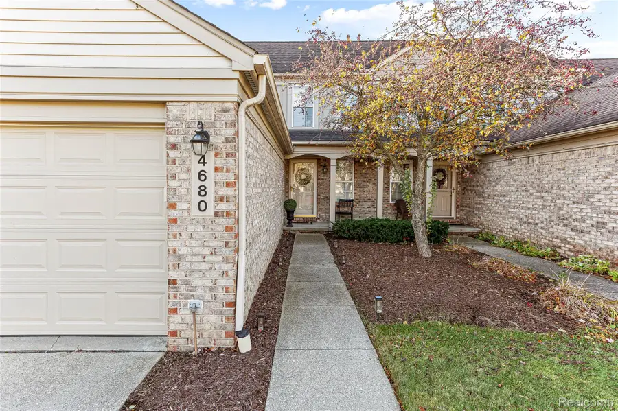 4680 Hunters Circle W, Canton, MI 48188 - Image #2