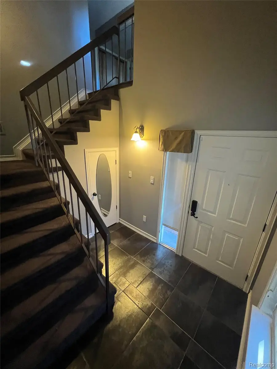 29726 Pine Ridge Circle, Farmington Hills, MI 48331 - Image #3