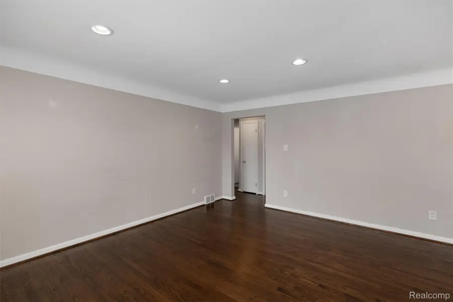 3221 Shenandoah Drive, Royal Oak, MI 48073 - Image #3