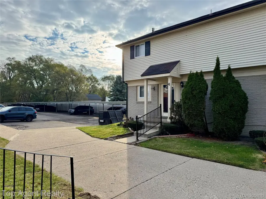 2280 Orchard Crest Street, Shelby Charter Township, MI 48317 - Image #2