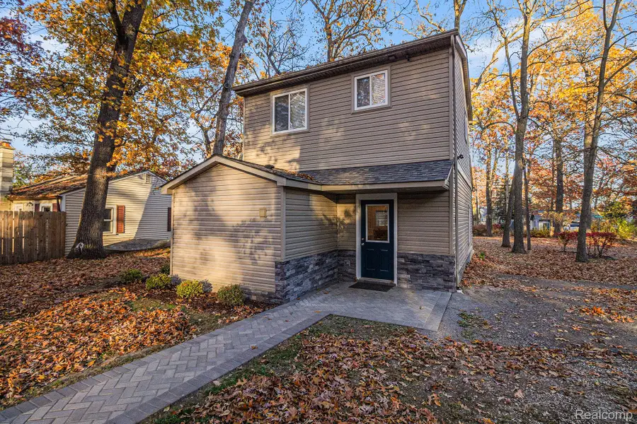 207 Woodbine Drive, Milford, MI 48380 - Image #3