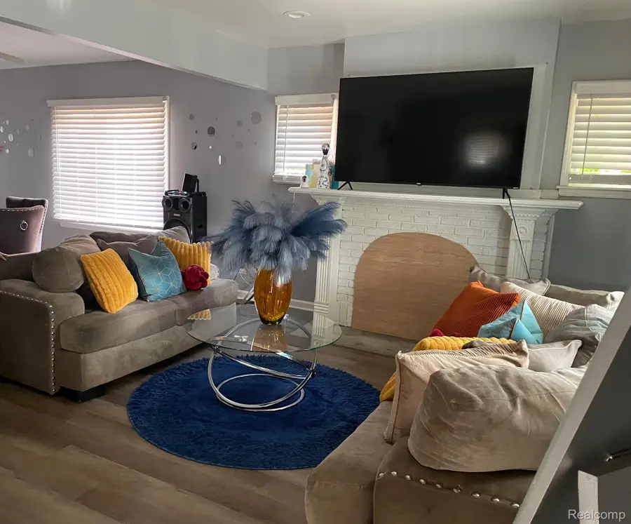 15425 Sorrento Street, Detroit, MI 48227 - Image #3