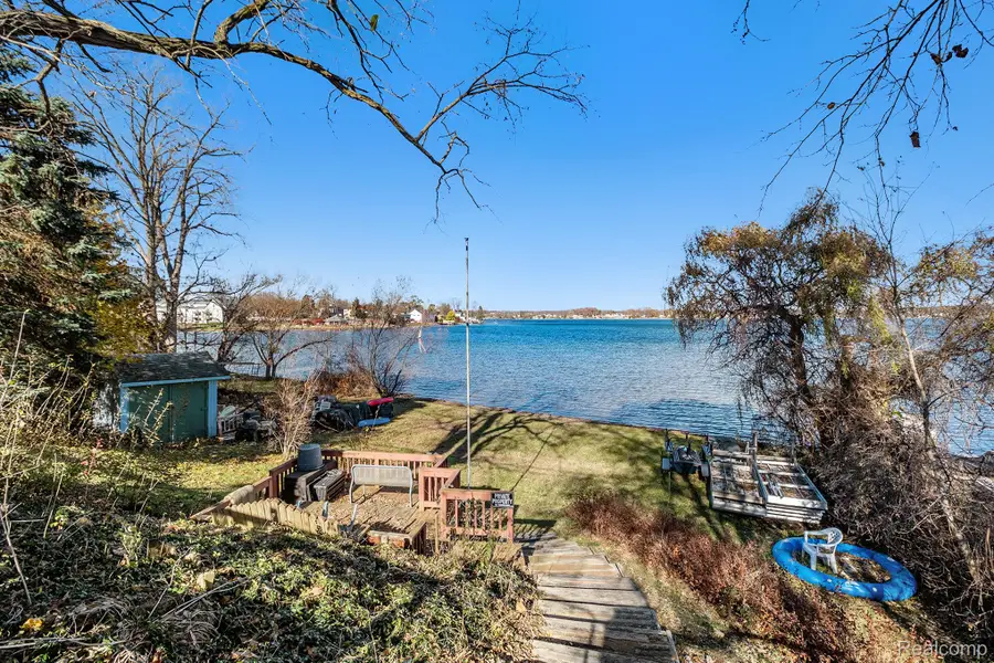 66 E Shore Drive, Whitmore Lake, MI 48189 - Image #2