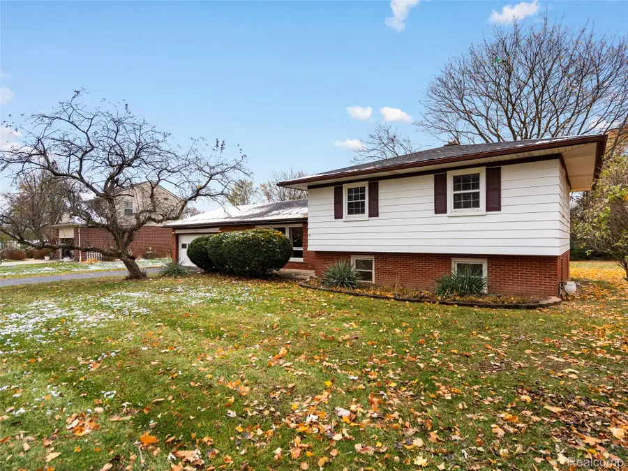 24361 Glenda Street, Novi, MI 48375 - Image #3