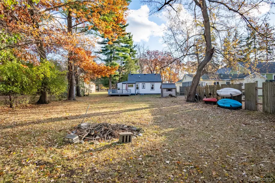 8370 Arlis Street, Commerce Township, MI 48382 - Image #3