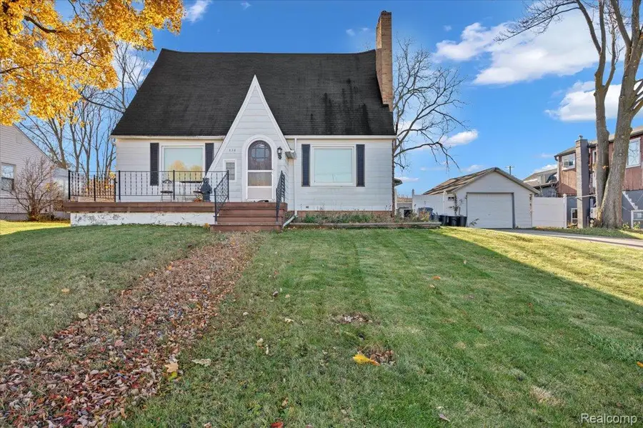 238 E Nepessing Street, Lapeer, MI 48446 - Image #2