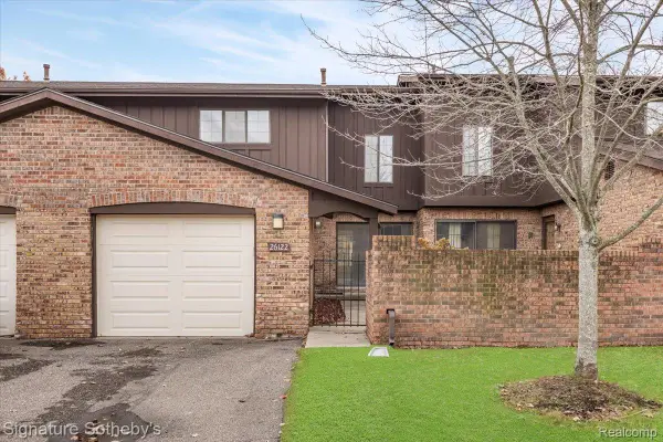 26122 Summerdale Drive, Southfield, MI 48033