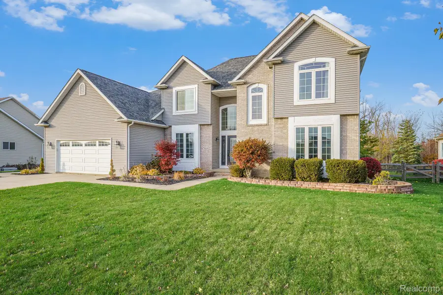 7469 Paradise Drive, Grand Blanc Charter Township, MI 48439 - Image #2