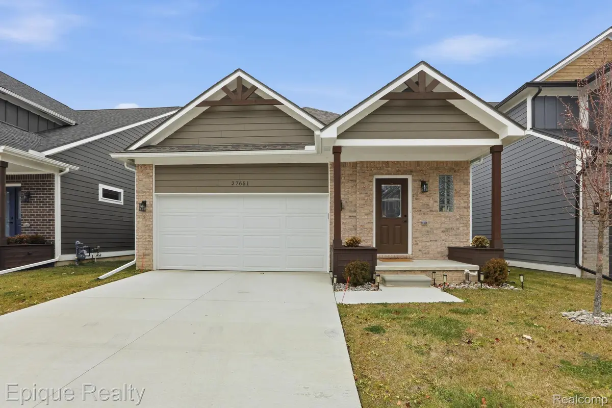 27651 Mary Jane Lane E, Chesterfield, MI 48047 - Image #1