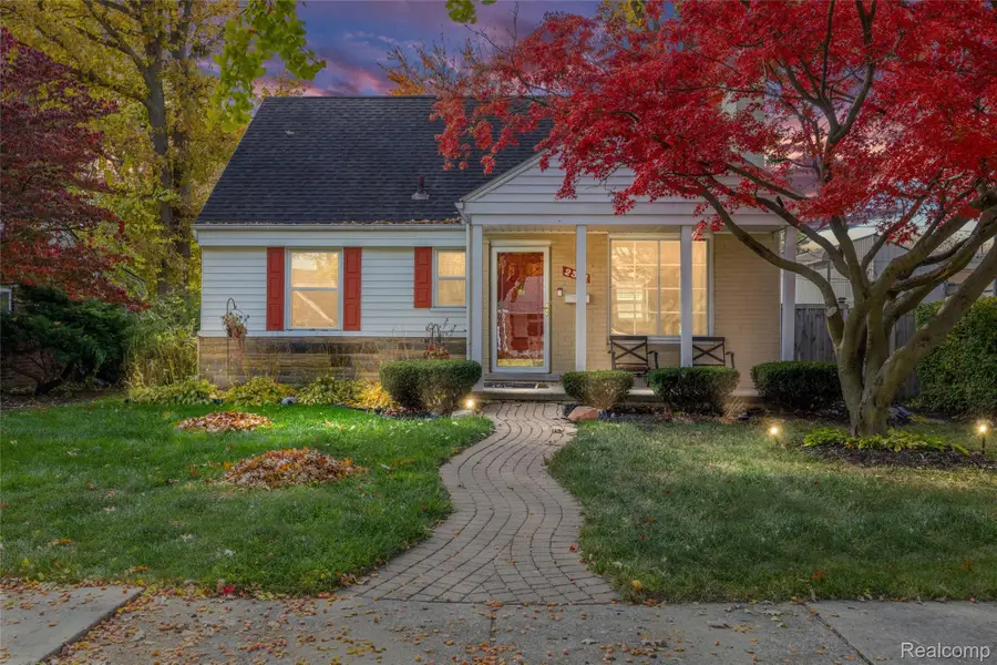 2371 Allard Avenue, Grosse Pointe Woods, MI 48236 - Image #2