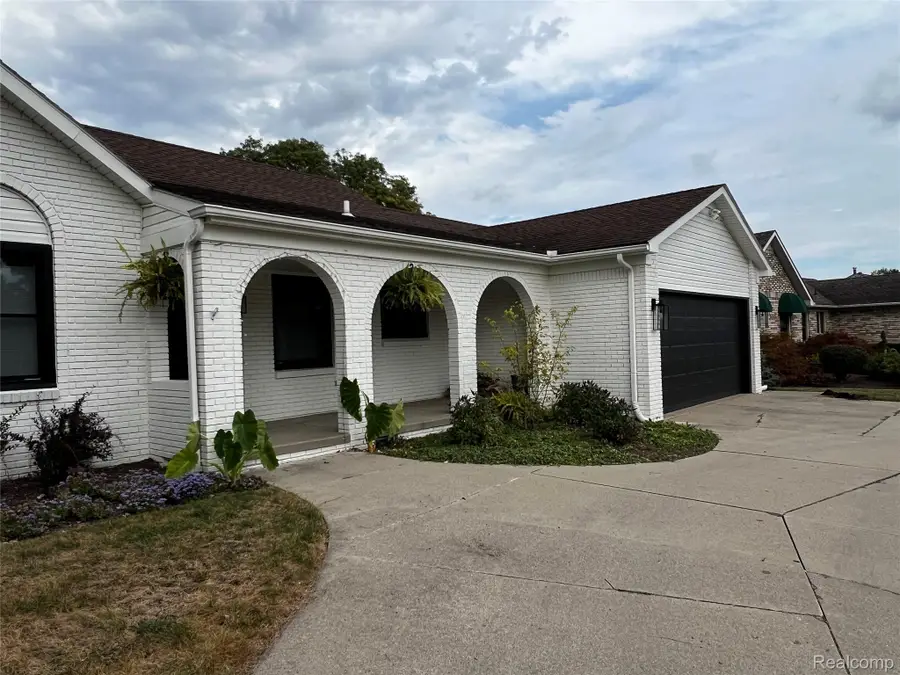 38016 Bloomfield Drive, Livonia, MI 48154 - Image #2