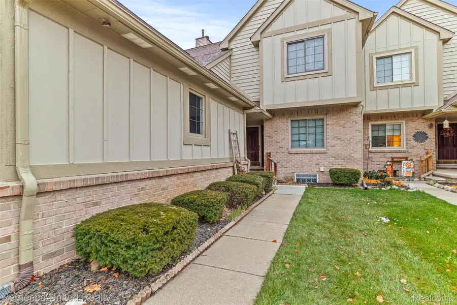 746 Red Maple Lane, Wixom, MI 48393 - Image #2
