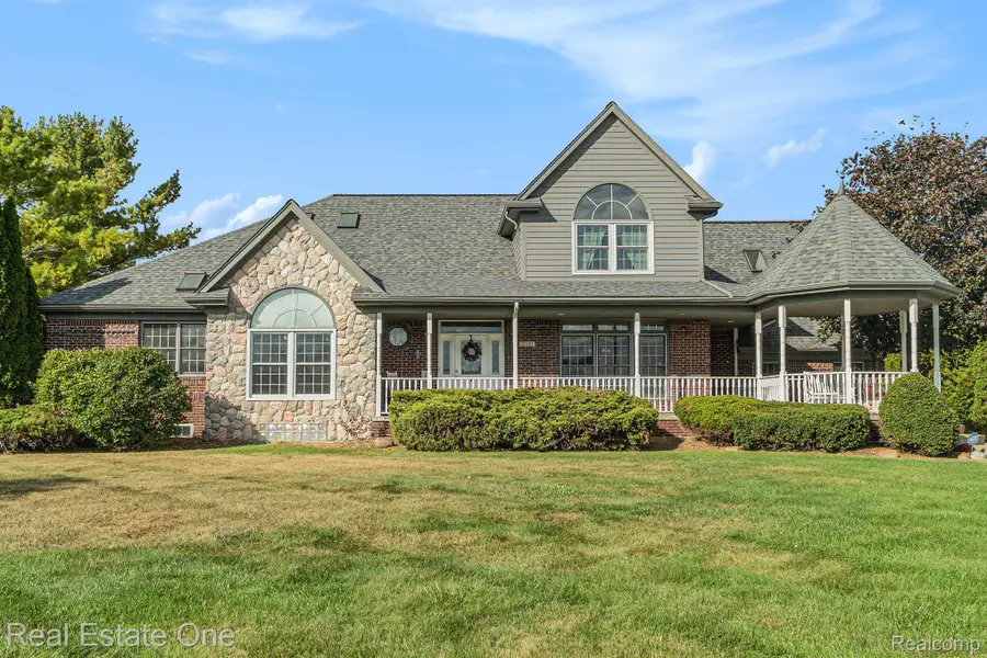 18501 Henry Court, Ray, MI 48096 - Image #2