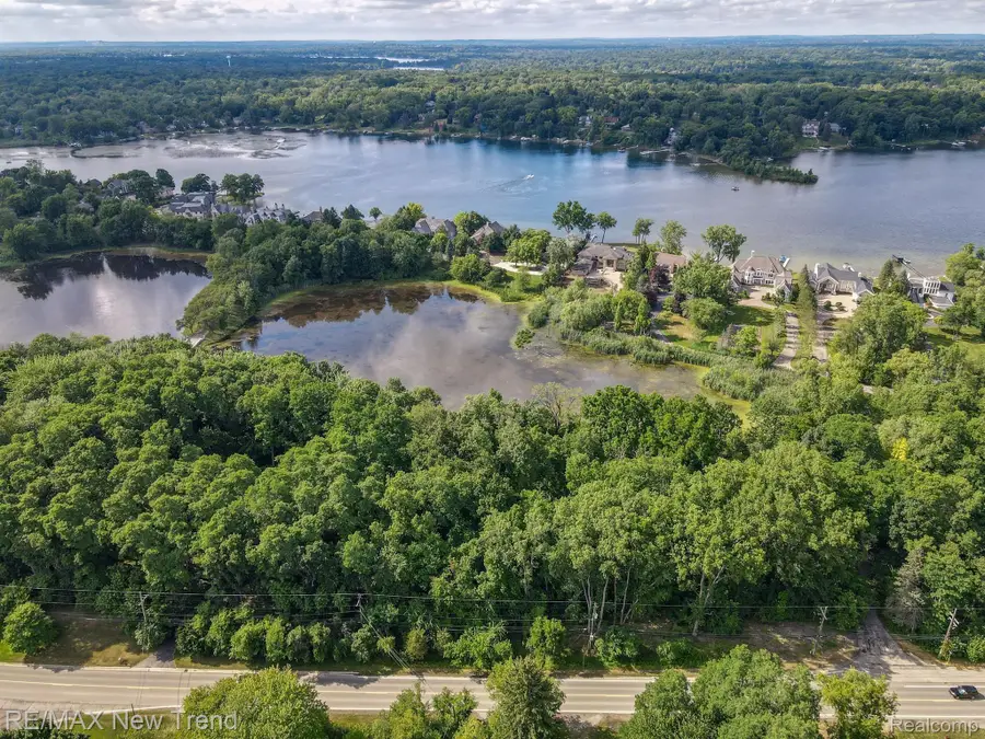 6100 Pontiac Trail, West Bloomfield, MI 48323 - Image #3