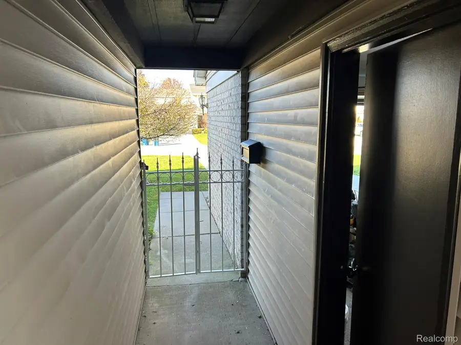 438 Lockmoor Court #18, Grand Blanc, MI 48439 - Image #2