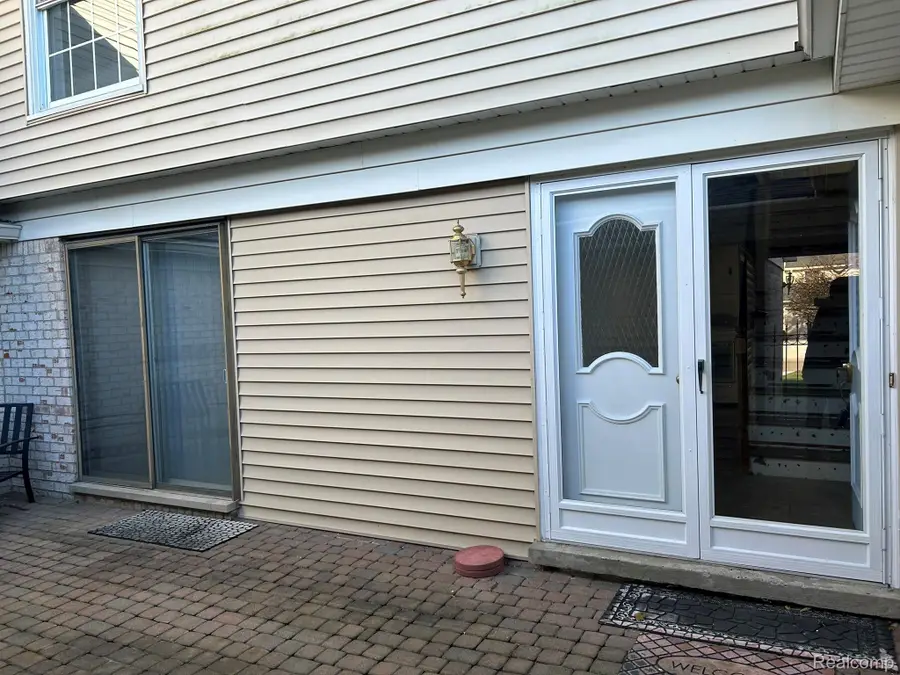 438 Lockmoor Court #18, Grand Blanc, MI 48439 - Image #3