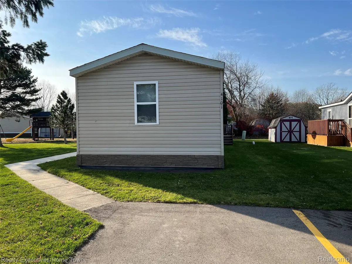 4101 Mapleview Court E, Brown City, MI 48428 - Image #1