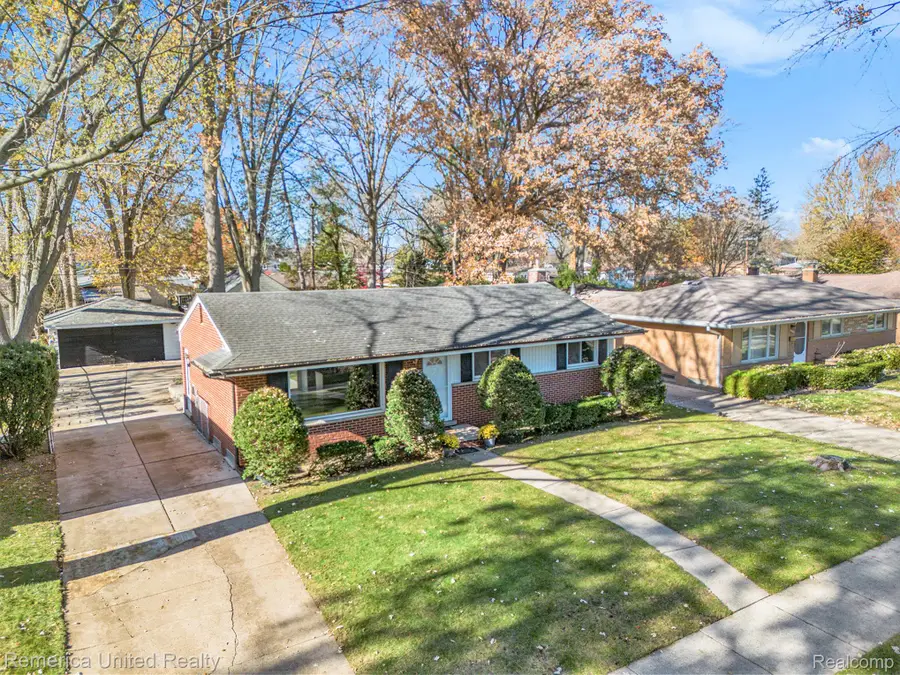 14551 Country Club Drive, Livonia, MI 48154 - Image #2