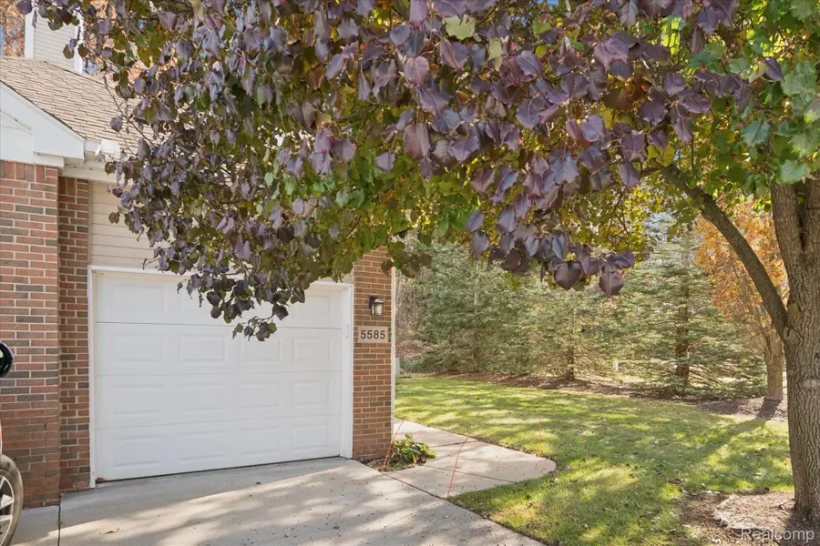 5585 Woodruff Shore Drive, Brighton, MI 48116 - Image #2