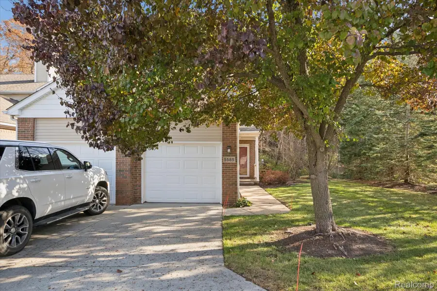 5585 Woodruff Shore Drive, Brighton, MI 48116 - Image #3