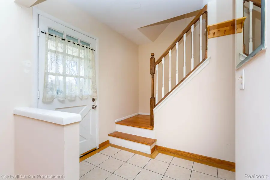 30201 Canterbury Drive, Southfield, MI 48076 - Image #3