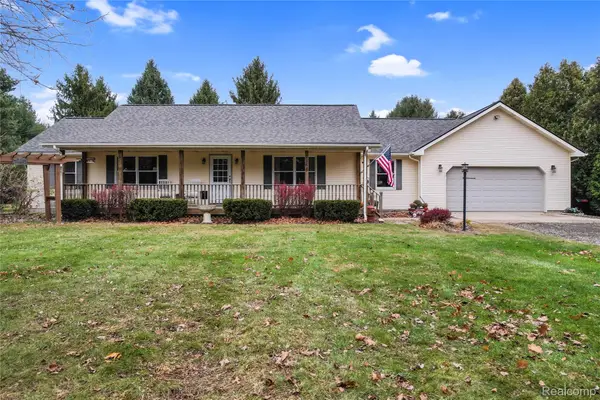 2568 W Coon Lake Road, Howell, MI 48843