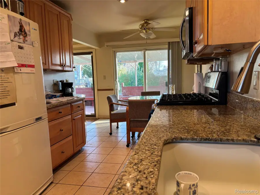 26411 W Warren Street, Dearborn Heights, MI 48127 - #2
