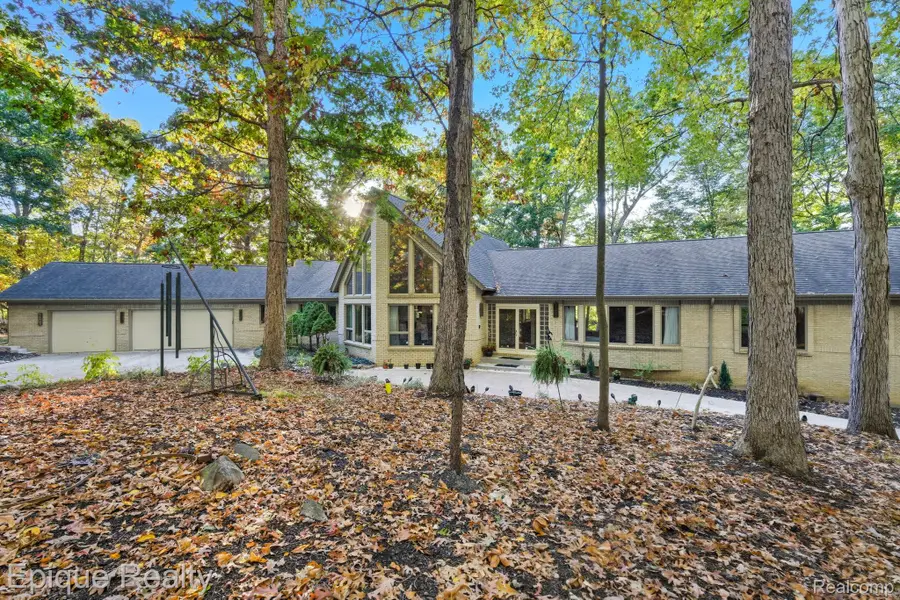 2670 Spring Grove Drive, Brighton, MI 48114 - Image #2