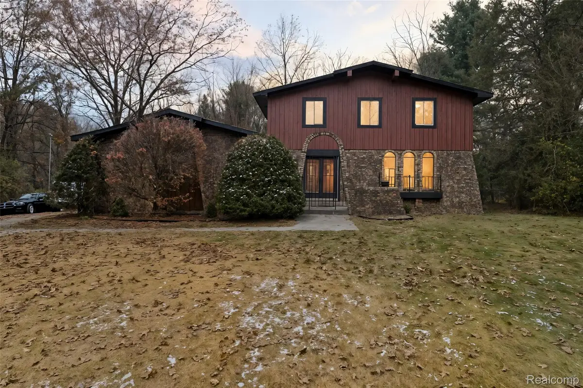 6570 Perryville Road, Holly, MI 48442 - Image #1