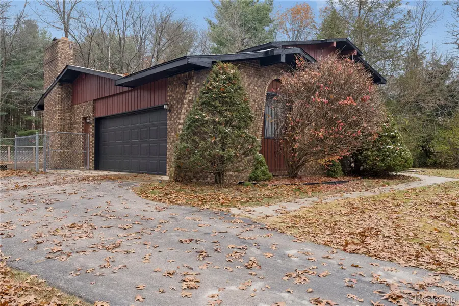 6570 Perryville Road, Holly, MI 48442 - Image #2