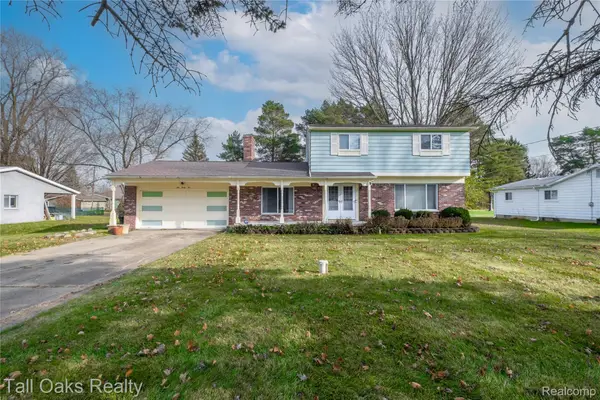 1042 Arapaho Drive, Burton, MI 48509