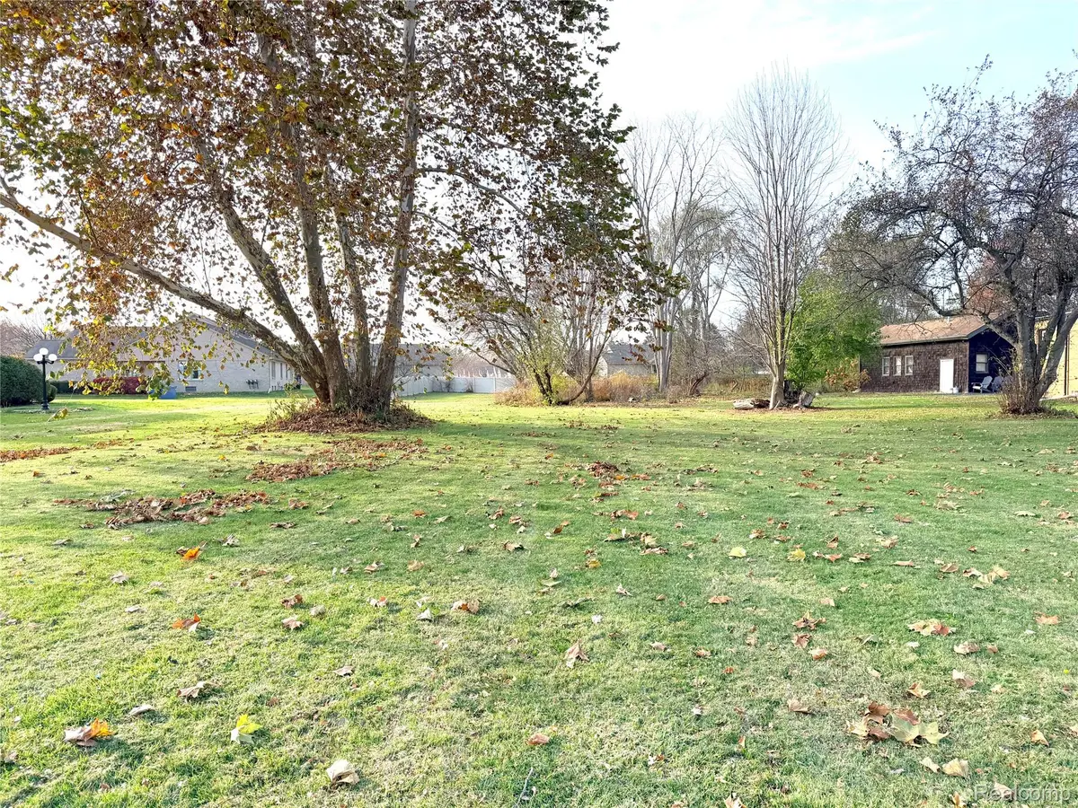 0 16-110-13-27-030 Gratiot Ave Vacant Lot Avenue, Clinton Charter Township, MI 48036 - Image #1