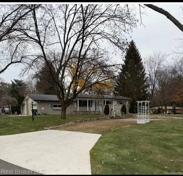 52816 Heatherway Drive N, ShelbyTwp, MI 48316