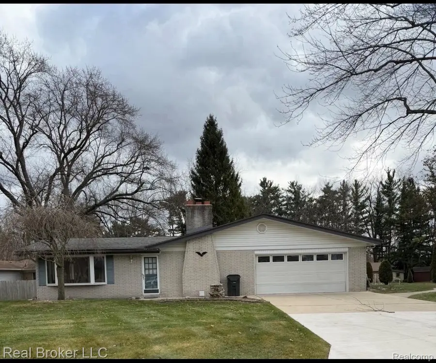 52816 Heatherway Drive N, Shelby Charter Township, MI 48316 - Image #2