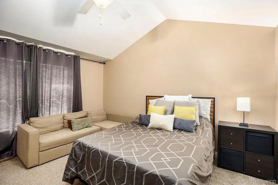 5975 Windemere Lane, Shelby Charter Township, MI 48316 - Image #3