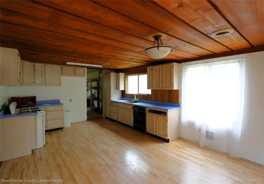 6259 Mercury Avenue, Burton, MI 48509 - Image #3