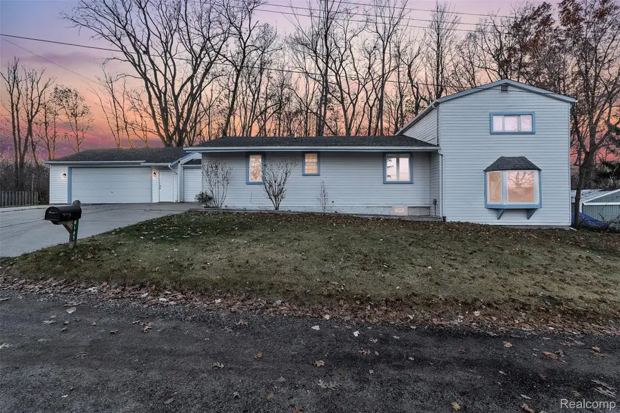 8165 Leonard Drive, Holly, MI 48442 - Image #2